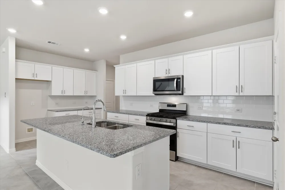 233 Luna Lane Lake Dallas, TX 75065