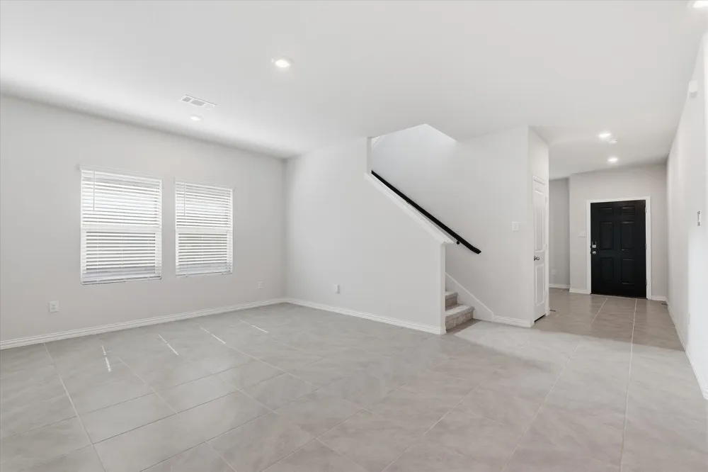 233 Luna Lane Lake Dallas, TX 75065