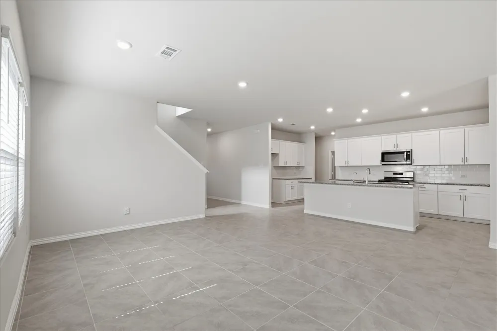 233 Luna Lane Lake Dallas, TX 75065