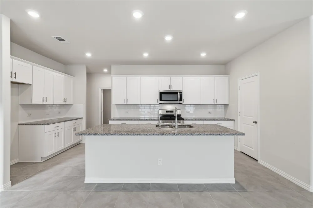 233 Luna Lane Lake Dallas, TX 75065