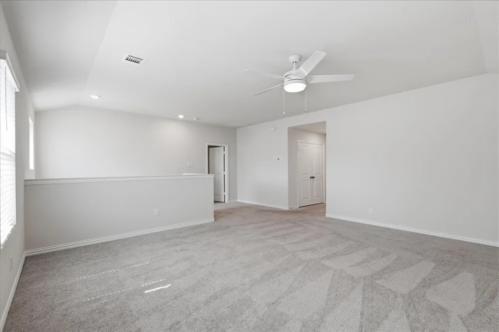 233 Luna Lane Lake Dallas, TX 75065