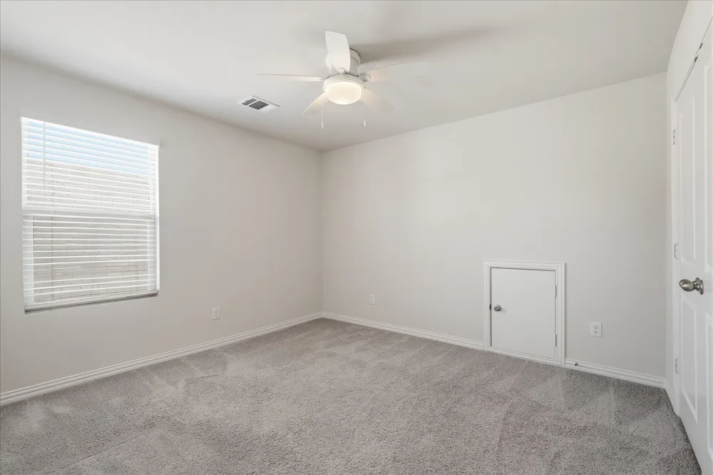 233 Luna Lane Lake Dallas, TX 75065