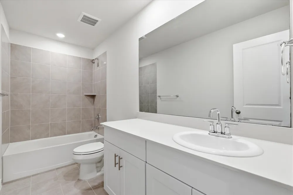 233 Luna Lane Lake Dallas, TX 75065