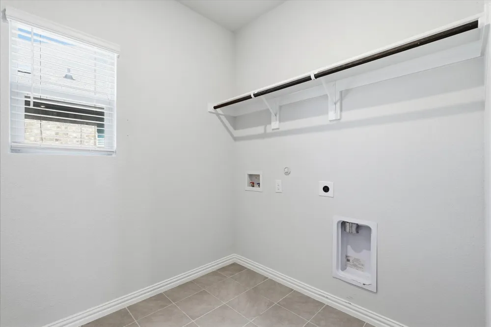 233 Luna Lane Lake Dallas, TX 75065