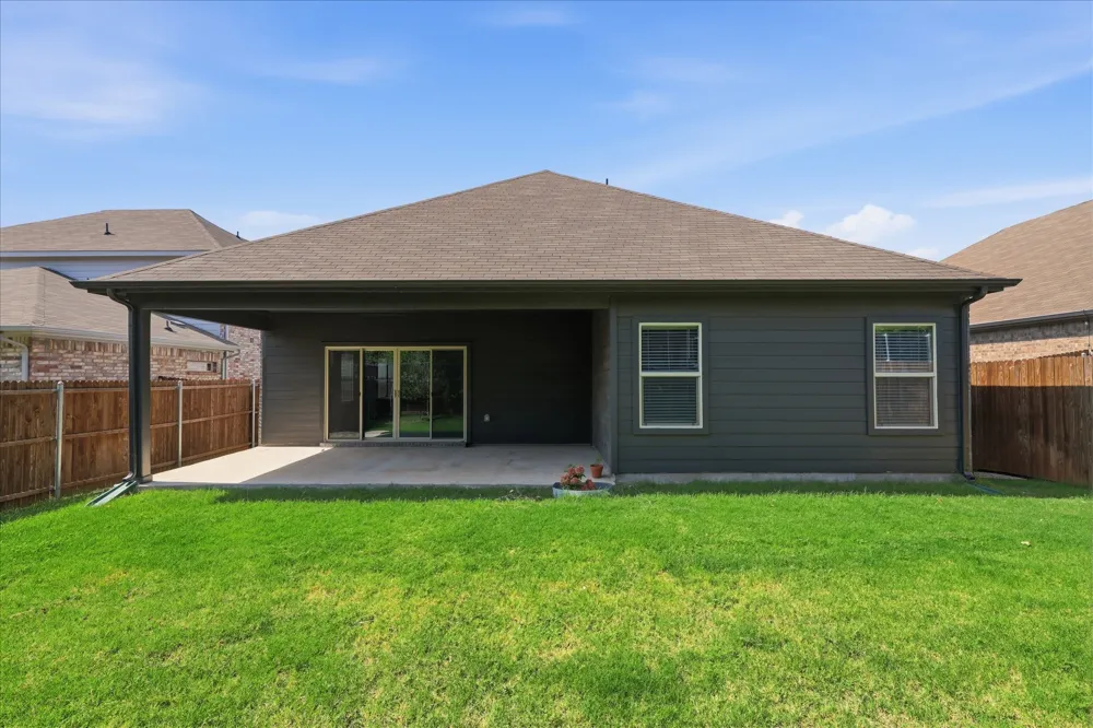 233 Luna Lane Lake Dallas, TX 75065