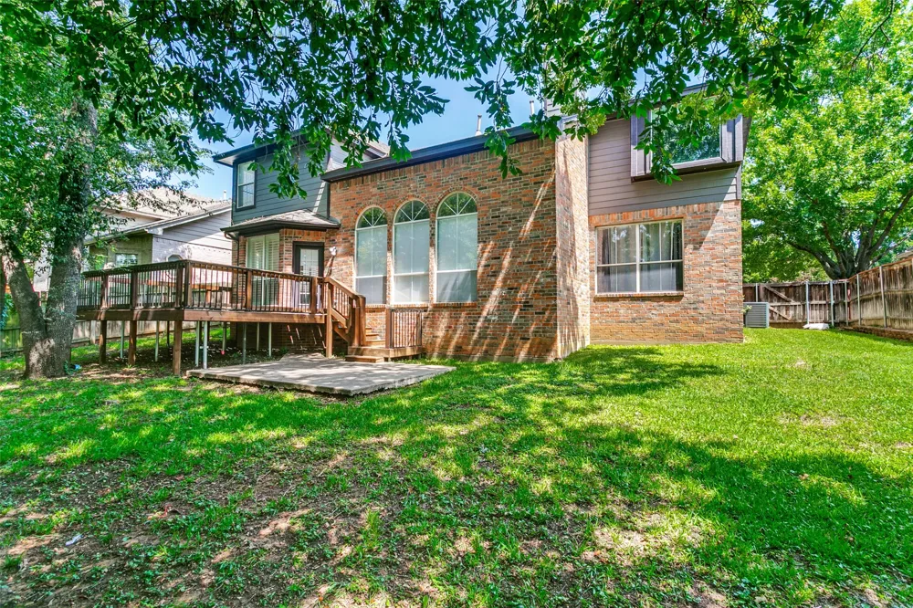 2811 Stonehurst Drive Grapevine, TX 76051