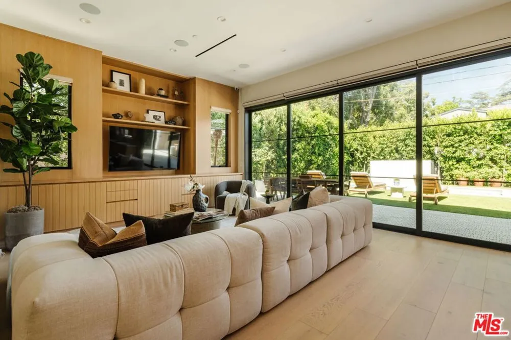 4554 Wortser Avenue Studio City, CA 91604