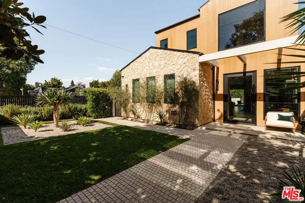 4554 Wortser Avenue Studio City, CA 91604