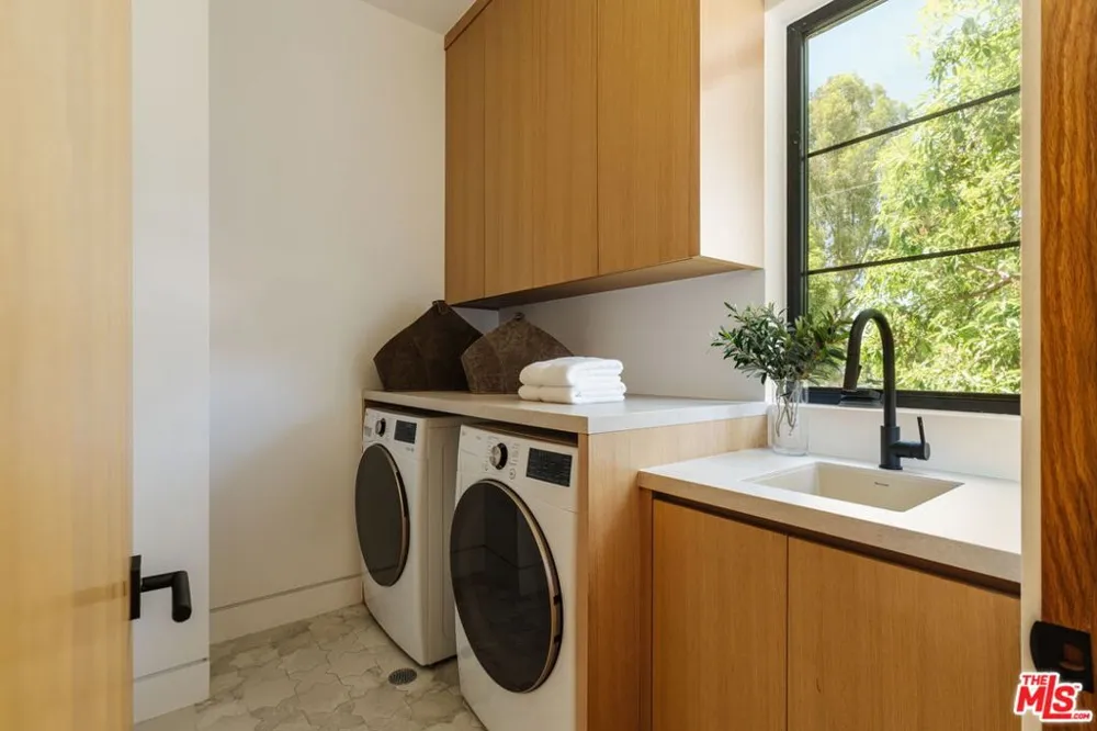 4554 Wortser Avenue Studio City, CA 91604