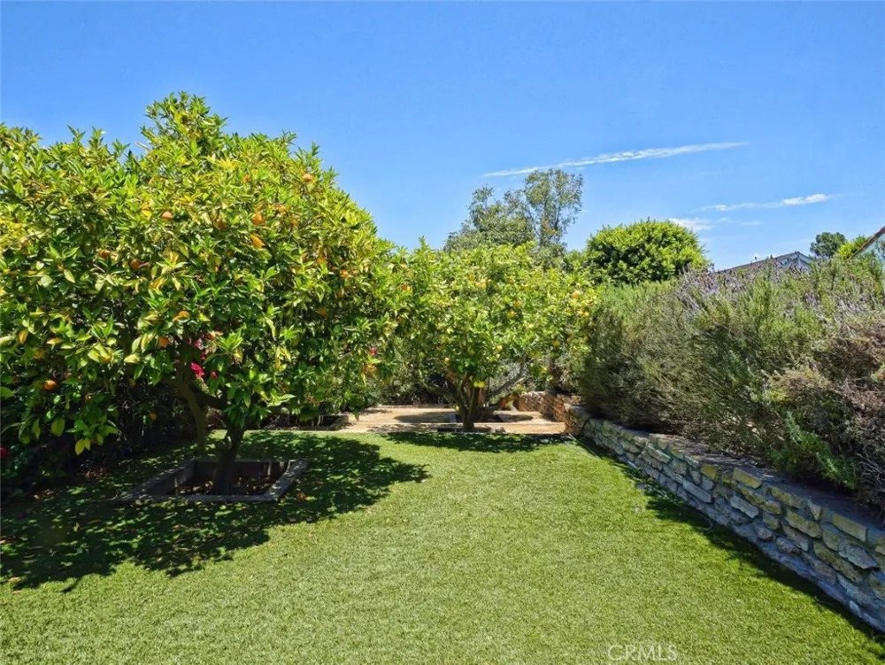 23 Country Meadow Road Rolling Hills Estates, CA 90274