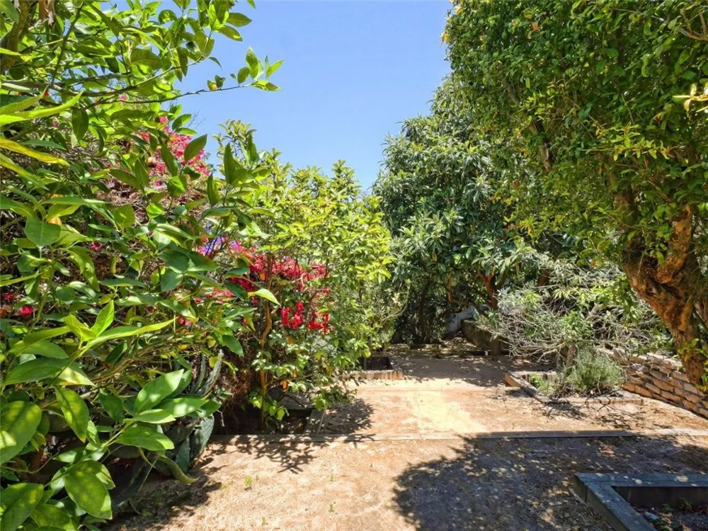 23 Country Meadow Road Rolling Hills Estates, CA 90274