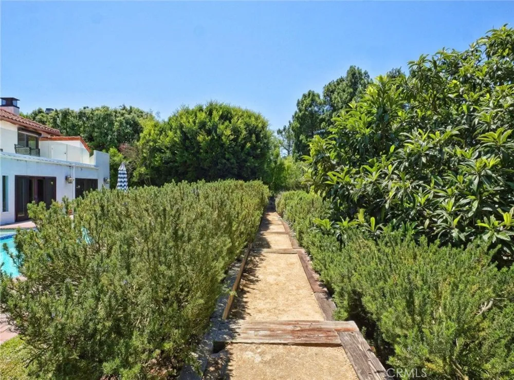 23 Country Meadow Road Rolling Hills Estates, CA 90274