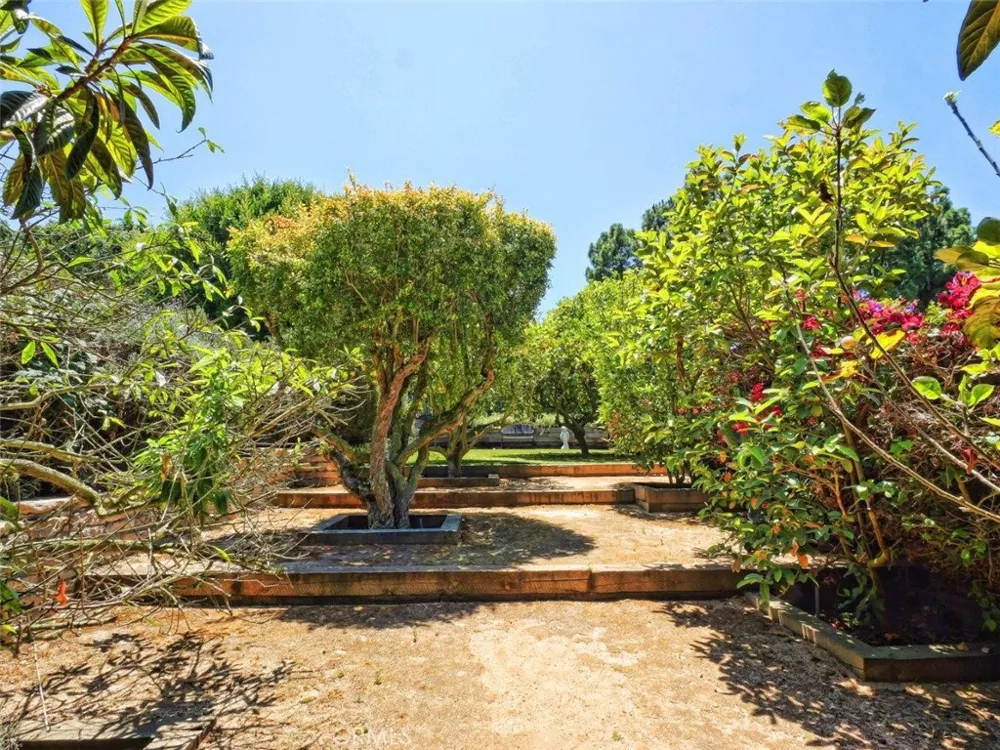 23 Country Meadow Road Rolling Hills Estates, CA 90274