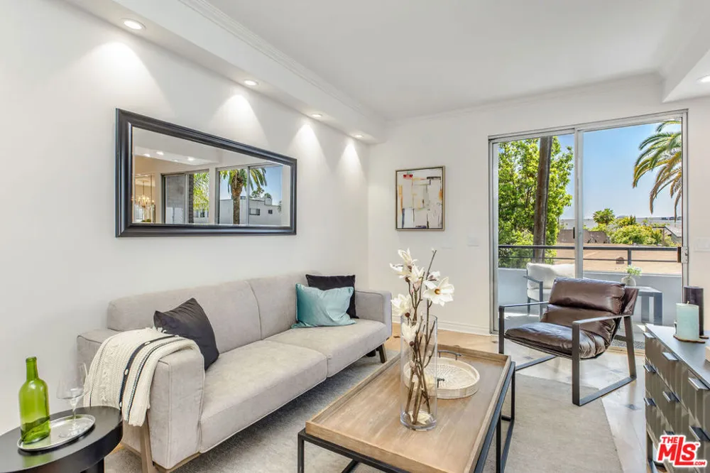 121 S Palm Drive #403 Beverly Hills, CA 90212