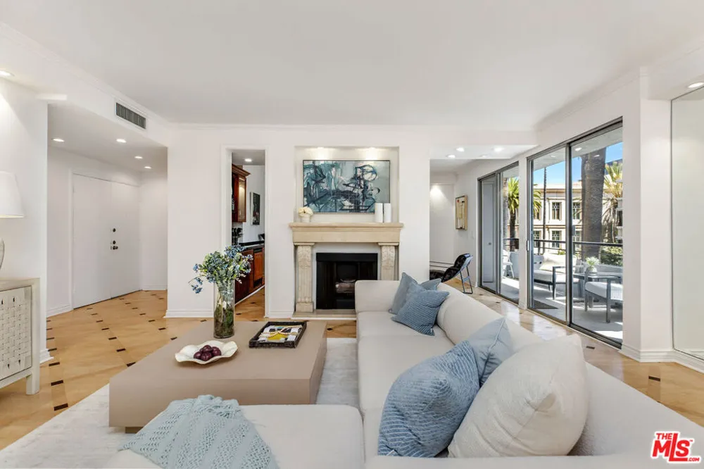 121 S Palm Drive #403 Beverly Hills, CA 90212