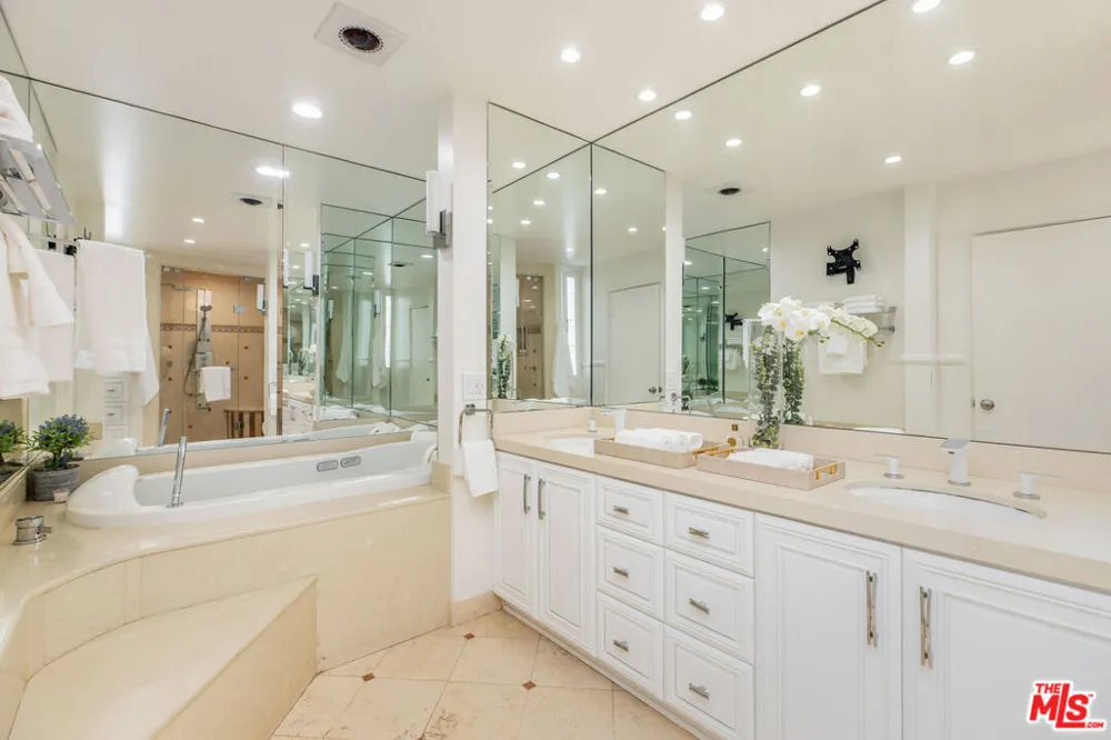 121 S Palm Drive #403 Beverly Hills, CA 90212