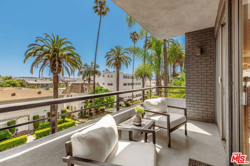 121 S Palm Drive #403 Beverly Hills, CA 90212