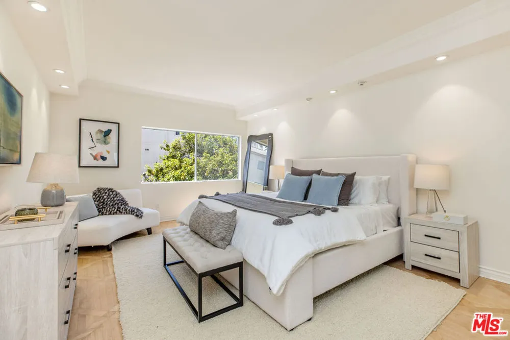 121 S Palm Drive #403 Beverly Hills, CA 90212
