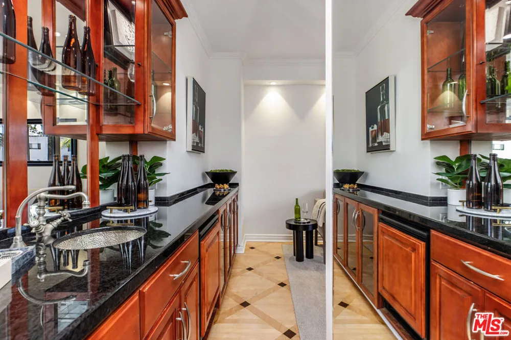 121 S Palm Drive #403 Beverly Hills, CA 90212