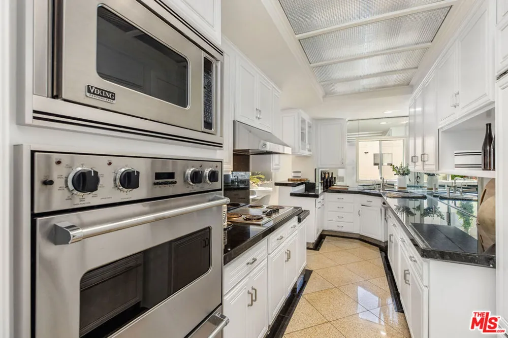 121 S Palm Drive #403 Beverly Hills, CA 90212