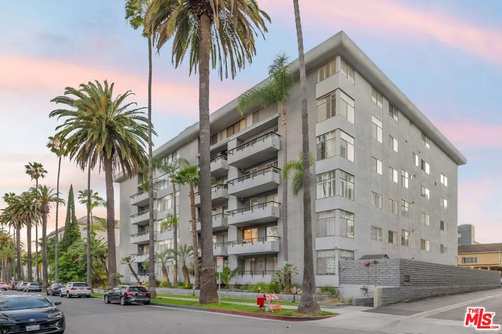 121 S Palm Drive #403 Beverly Hills, CA 90212