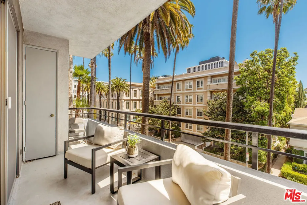121 S Palm Drive #403 Beverly Hills, CA 90212