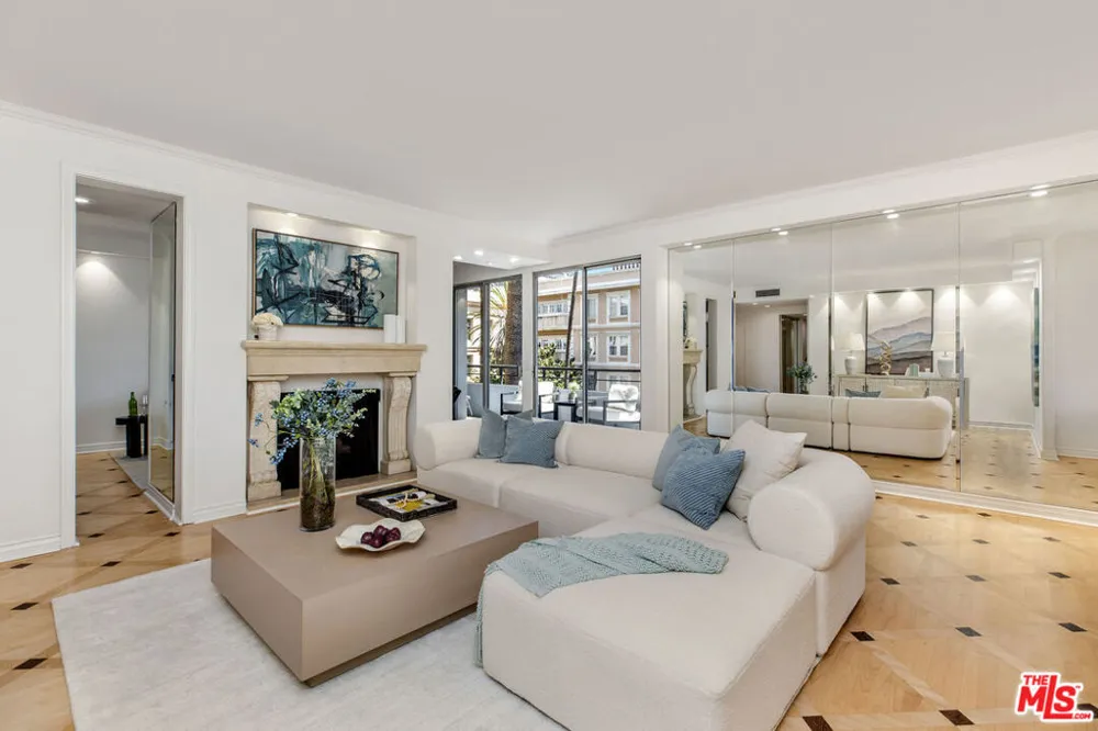 121 S Palm Drive #403 Beverly Hills, CA 90212