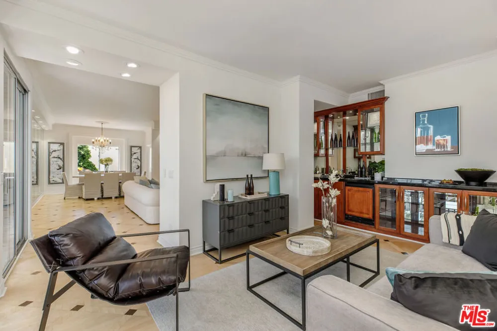 121 S Palm Drive #403 Beverly Hills, CA 90212
