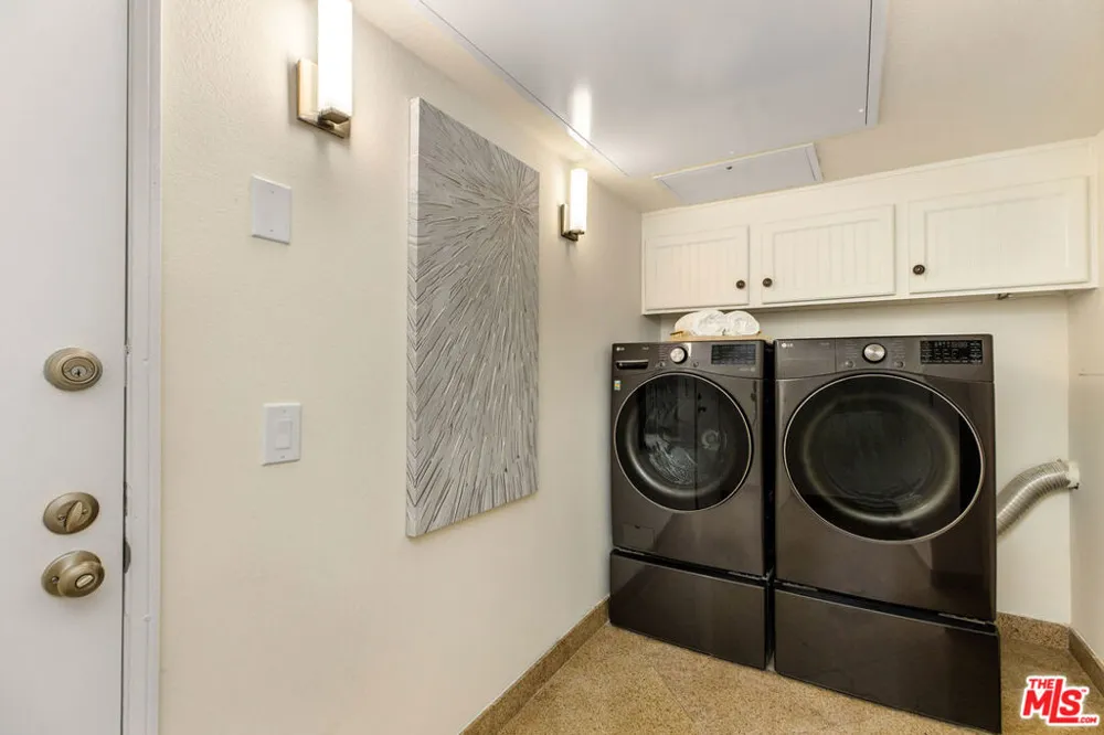 121 S Palm Drive #403 Beverly Hills, CA 90212