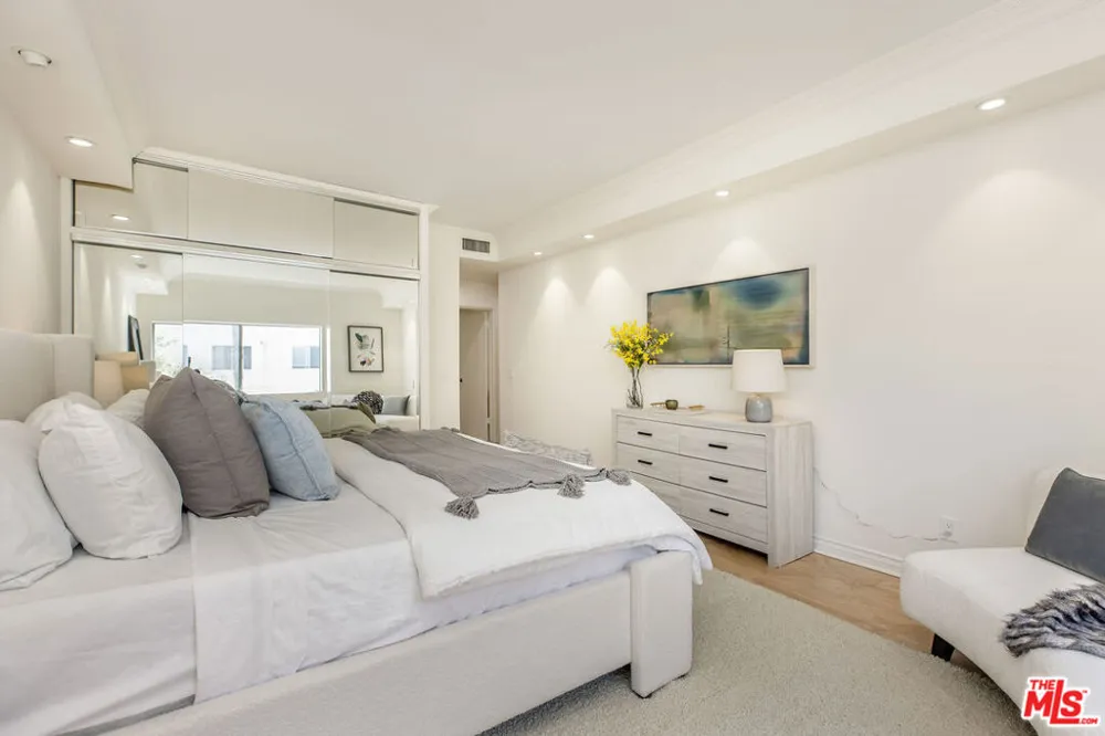 121 S Palm Drive #403 Beverly Hills, CA 90212