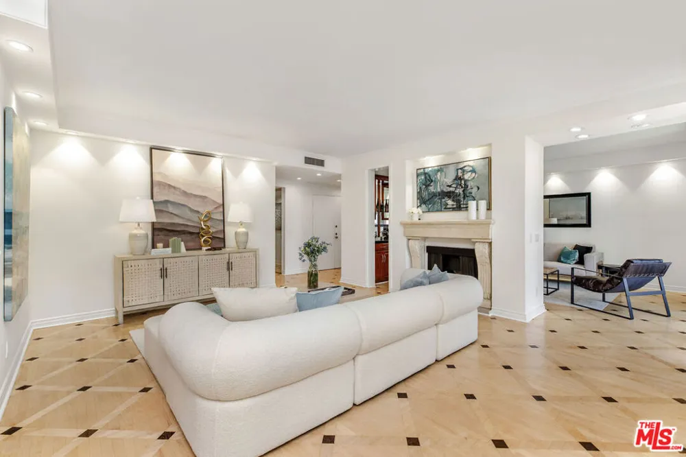 121 S Palm Drive #403 Beverly Hills, CA 90212