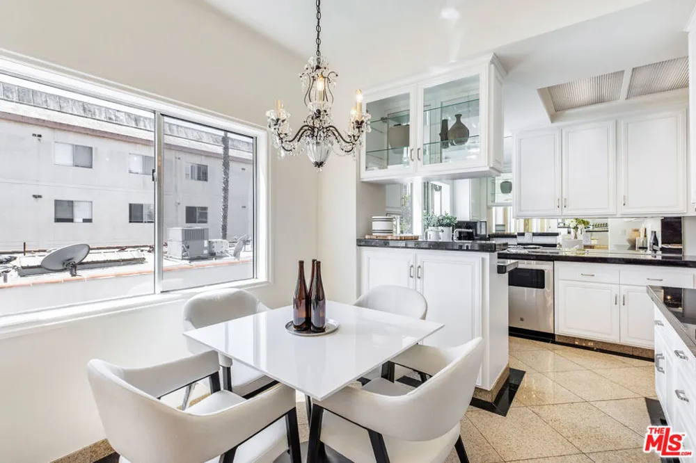 121 S Palm Drive #403 Beverly Hills, CA 90212