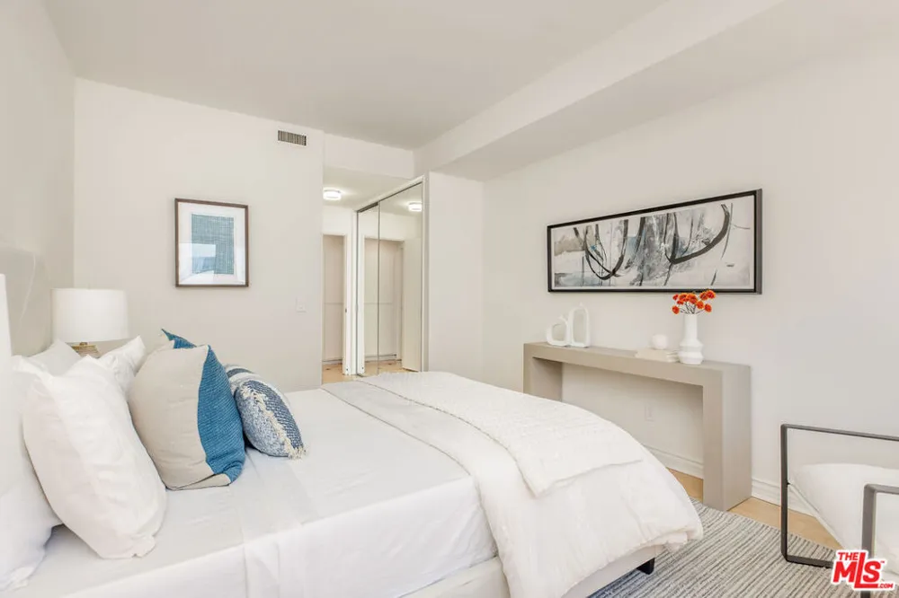 121 S Palm Drive #403 Beverly Hills, CA 90212