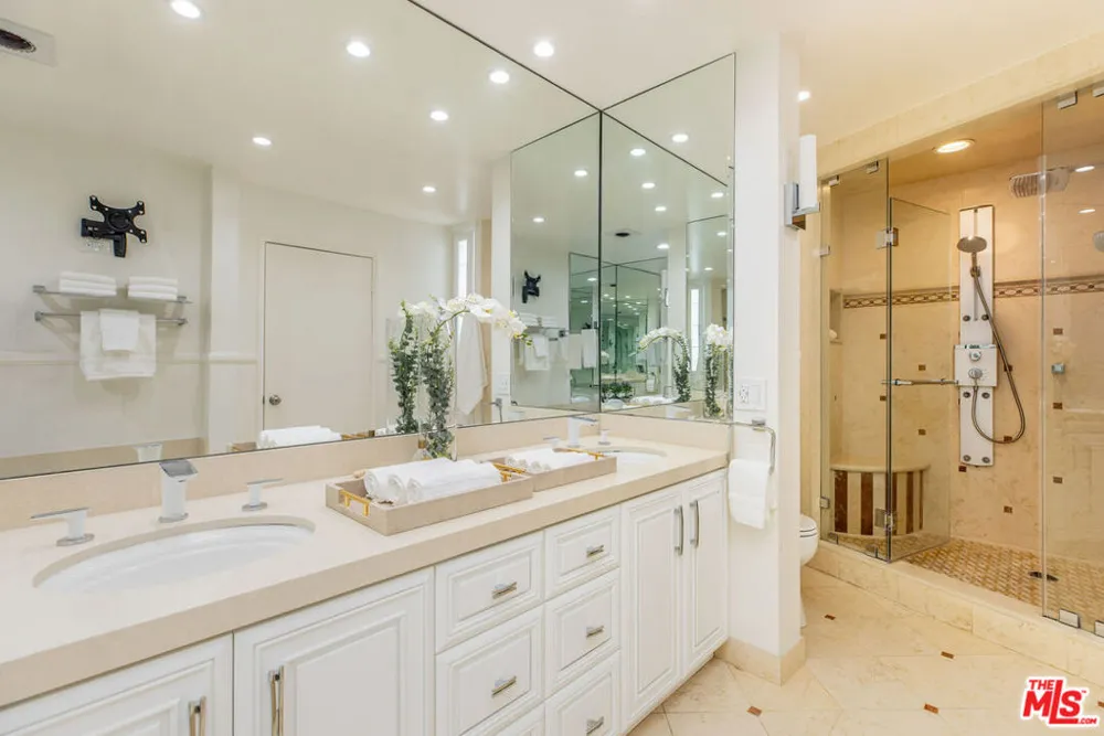 121 S Palm Drive #403 Beverly Hills, CA 90212