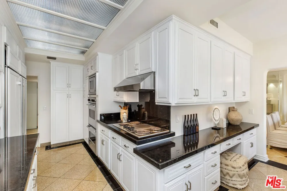 121 S Palm Drive #403 Beverly Hills, CA 90212