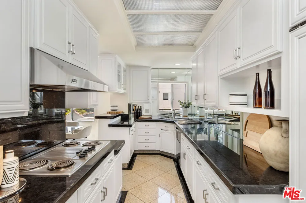 121 S Palm Drive #403 Beverly Hills, CA 90212