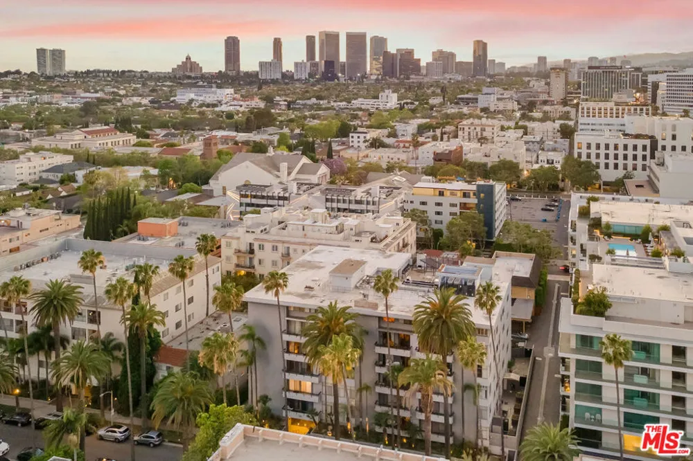 121 S Palm Drive #403 Beverly Hills, CA 90212