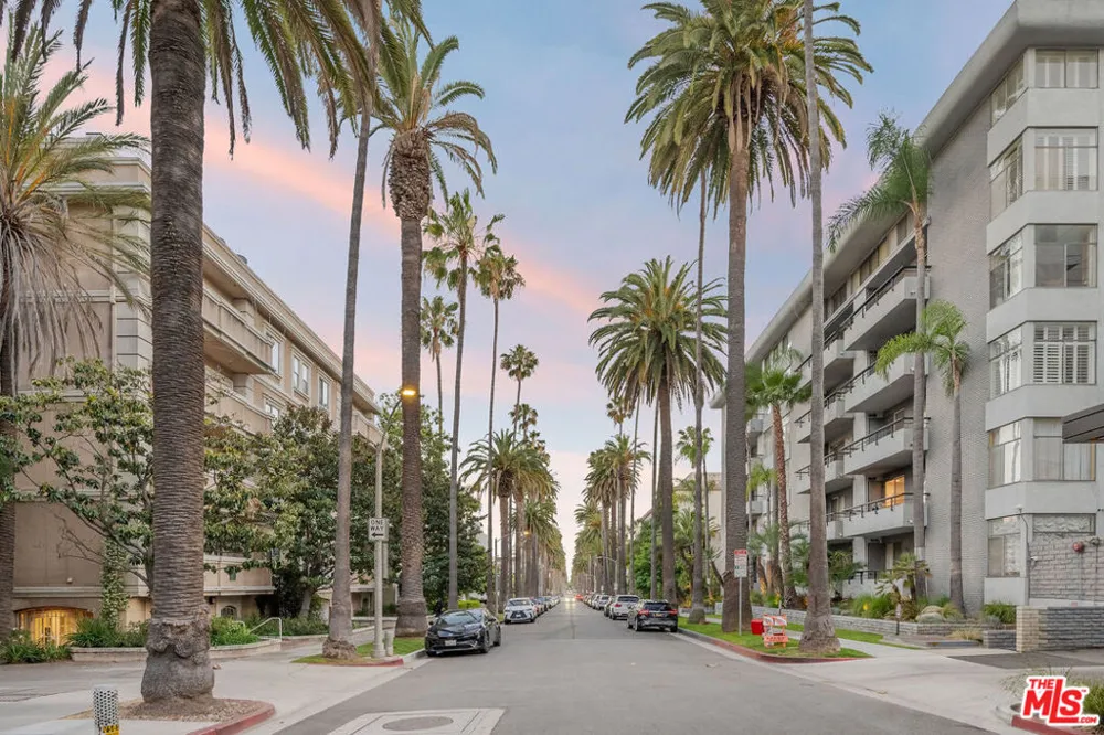 121 S Palm Drive #403 Beverly Hills, CA 90212