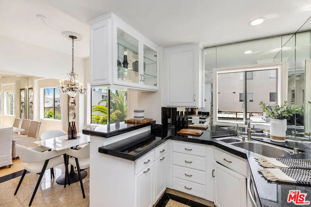 121 S Palm Drive #403 Beverly Hills, CA 90212