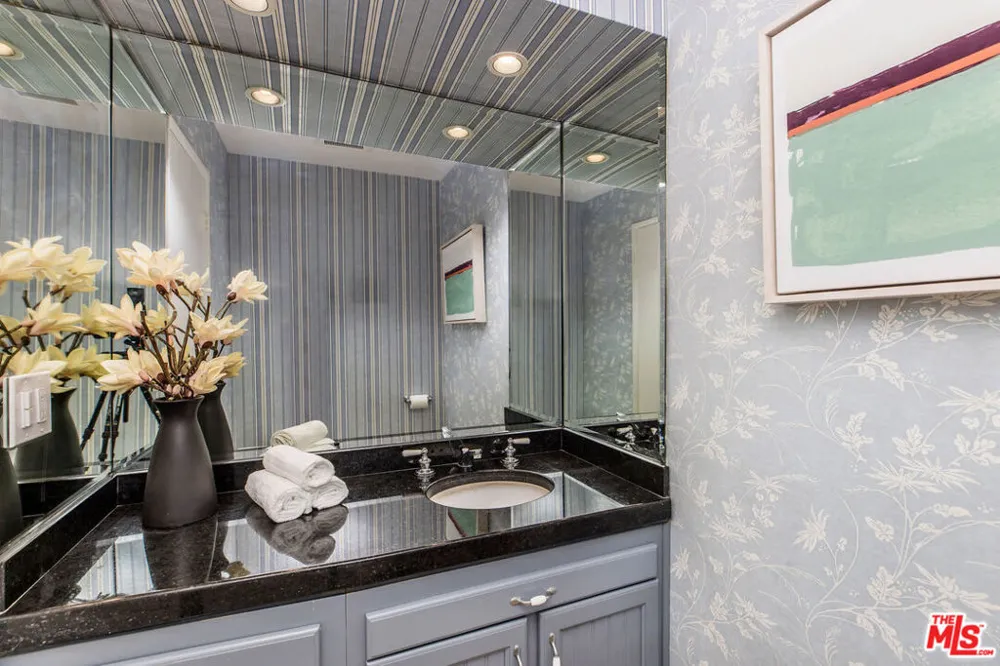 121 S Palm Drive #403 Beverly Hills, CA 90212