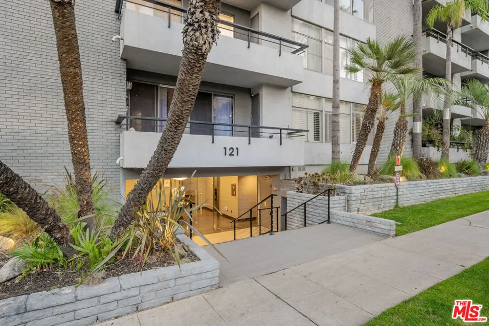 121 S Palm Drive #403 Beverly Hills, CA 90212