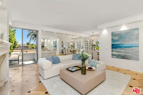 121 S Palm Drive #403