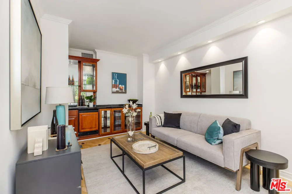 121 S Palm Drive #403 Beverly Hills, CA 90212