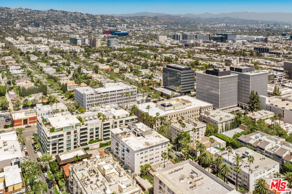 121 S Palm Drive #403 Beverly Hills, CA 90212