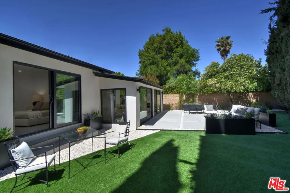 15431 Milbank Street Encino, CA 91436