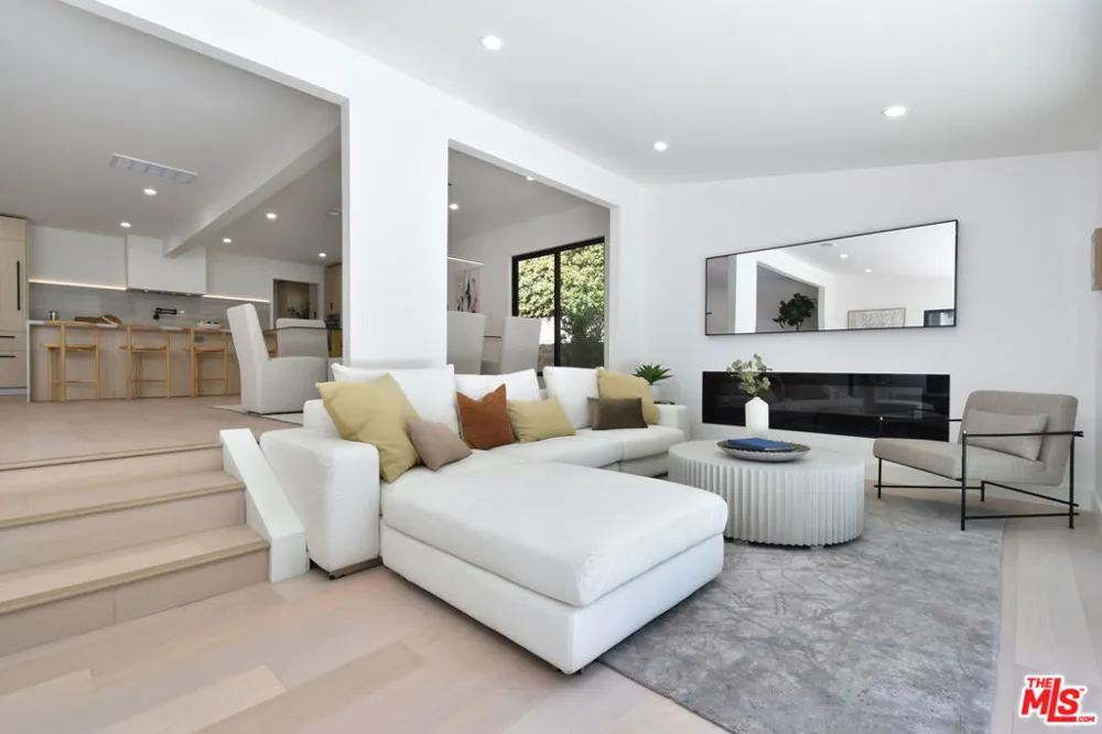 15431 Milbank Street Encino, CA 91436