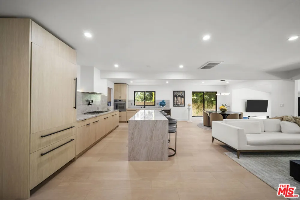 15431 Milbank Street Encino, CA 91436