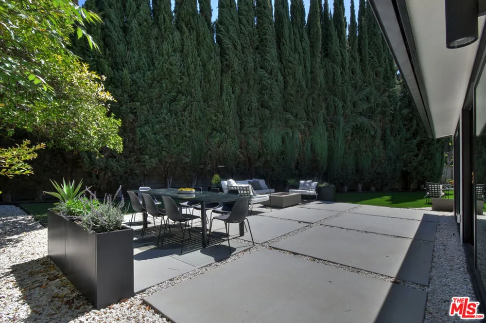 15431 Milbank Street Encino, CA 91436