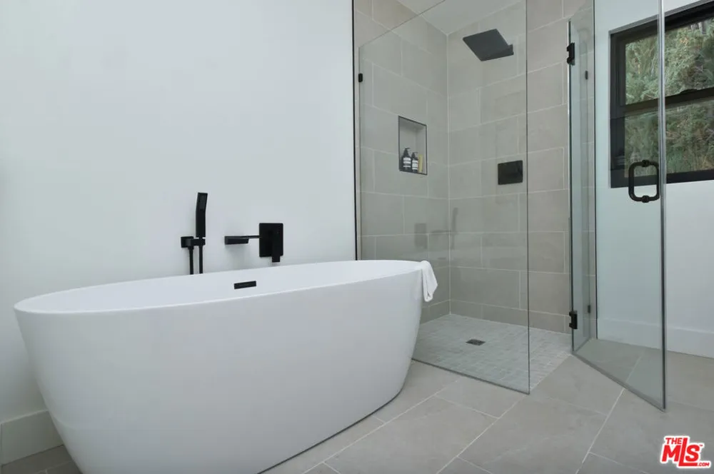 15431 Milbank Street Encino, CA 91436