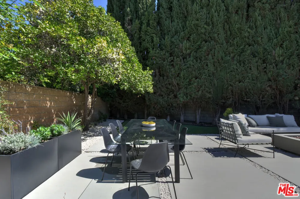 15431 Milbank Street Encino, CA 91436